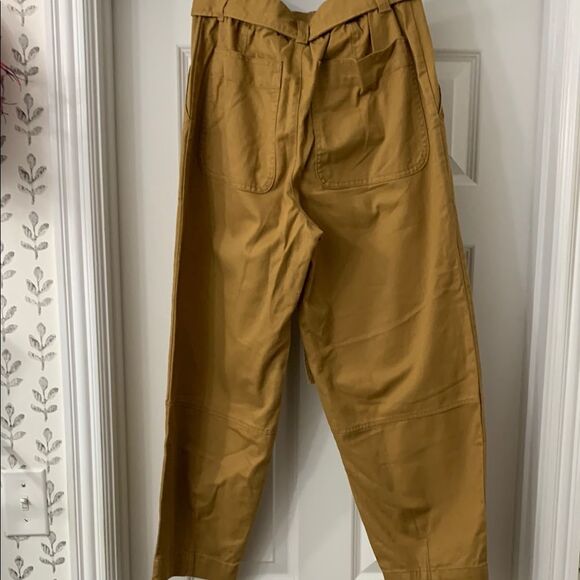 Tan Ankle Baggy Cropped Cargo Pants with Modern Silhouette. NWOT never worn - Picture 2 of 9